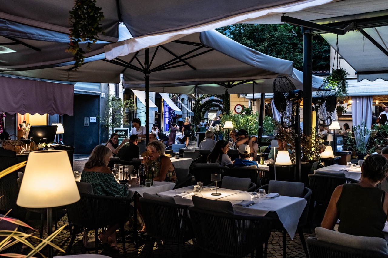 Vintage ristorante esterno tavoli