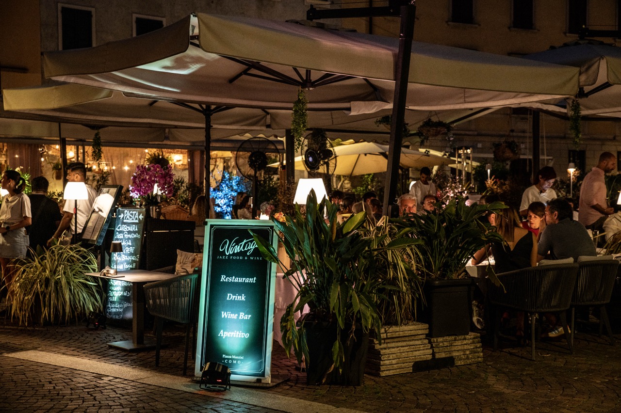 external restaurant Vintage Como
